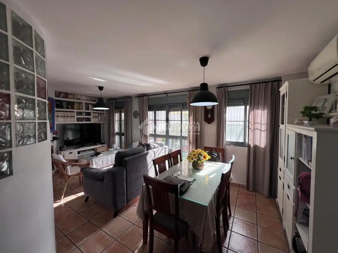 Sala d'estar de Casa adosada en venda en Aljaraque amb Calefacció