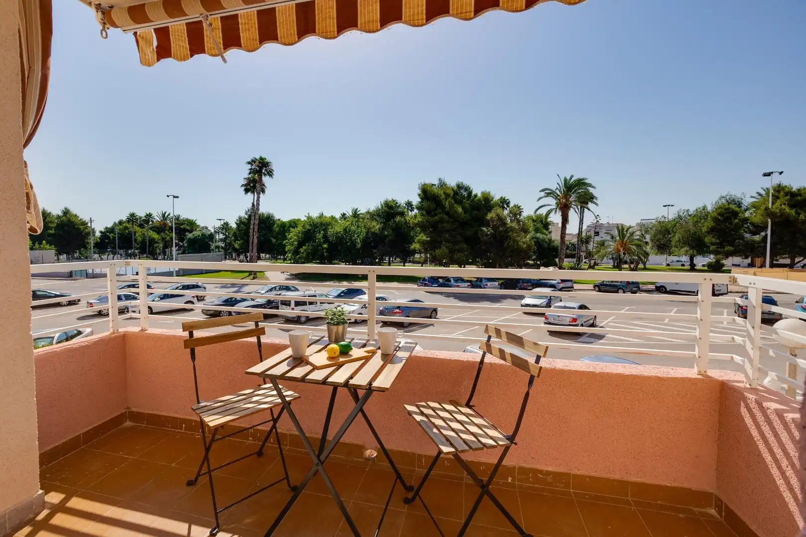 Terraza de Apartamento en venta en Torrevieja con Terraza, Amueblado y Piscina comunitaria