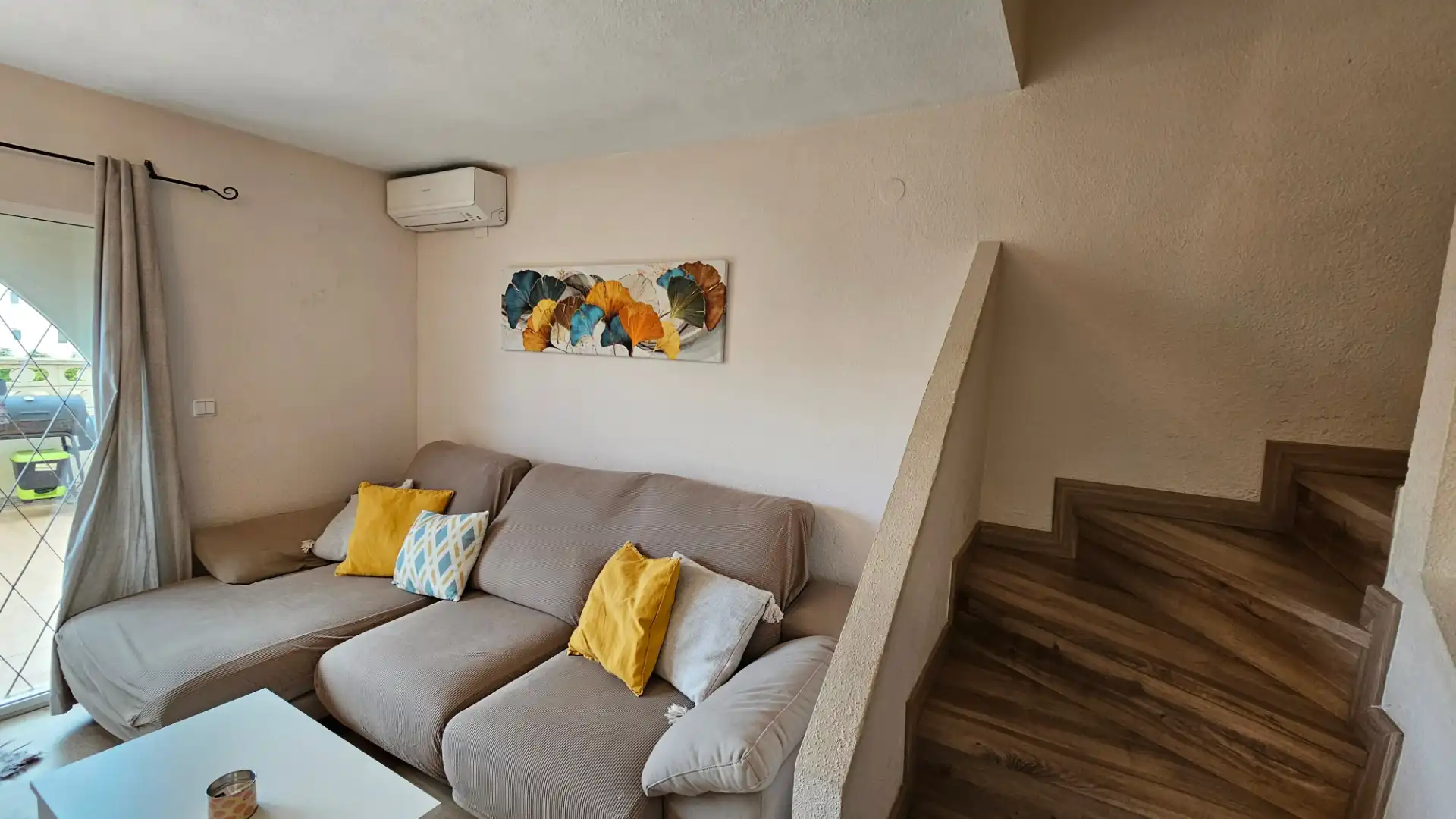 Sala de estar de Casa adosada en venta en El Campello con Aire acondicionado, Calefacción y Jardín privado