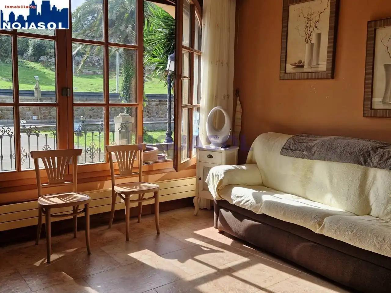 Sala de estar de Casa o chalet en venta en Noja con Aire acondicionado, Calefacción y Jardín privado