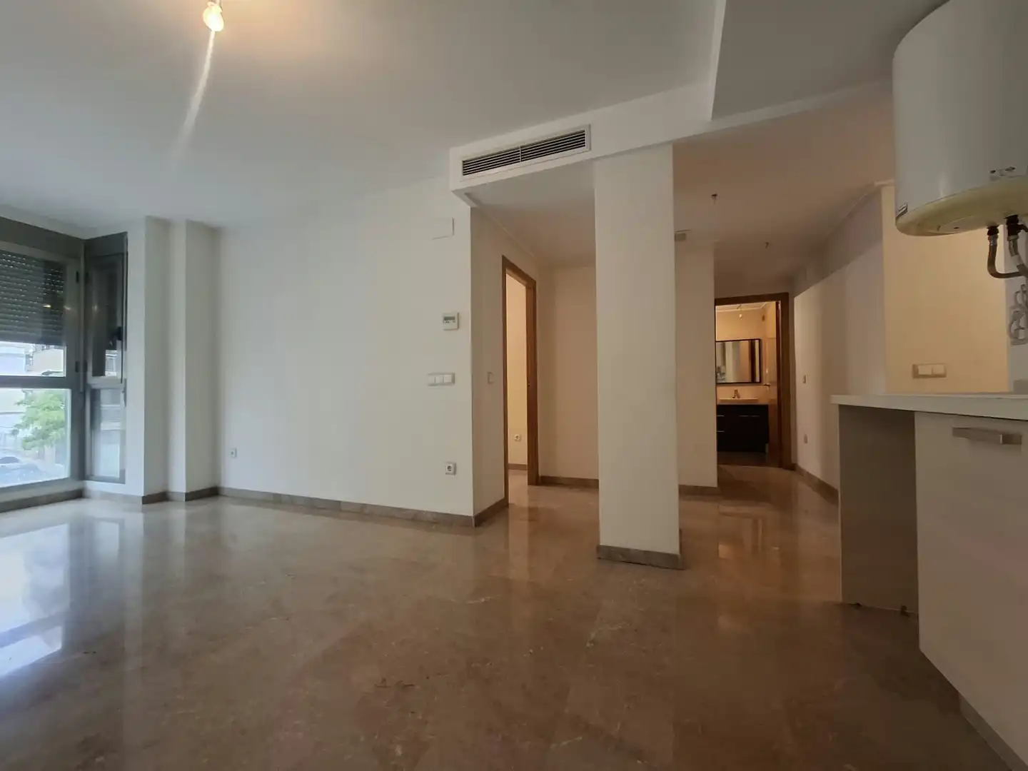 Flat for sale in Valencia  with Air Conditioner and Oven