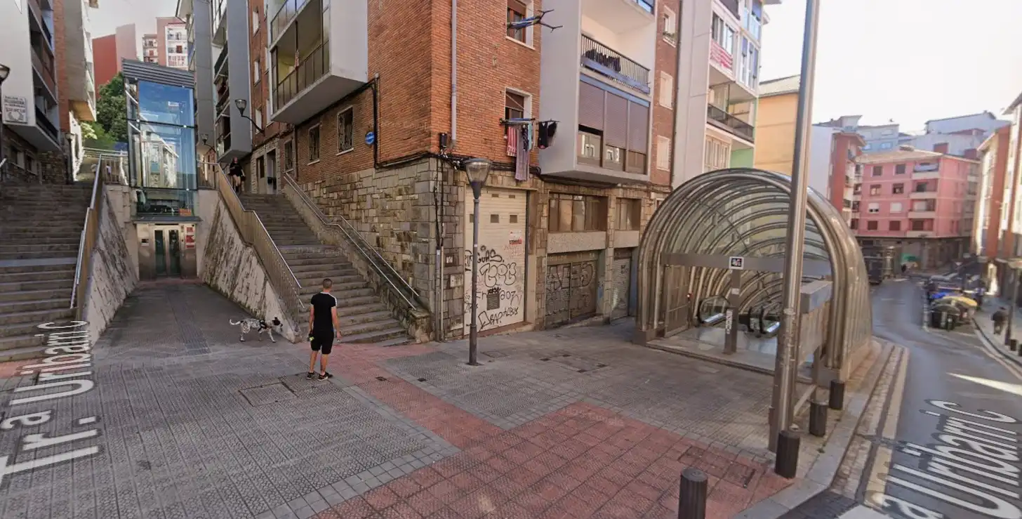 Vista exterior de Pis en venda en Bilbao 