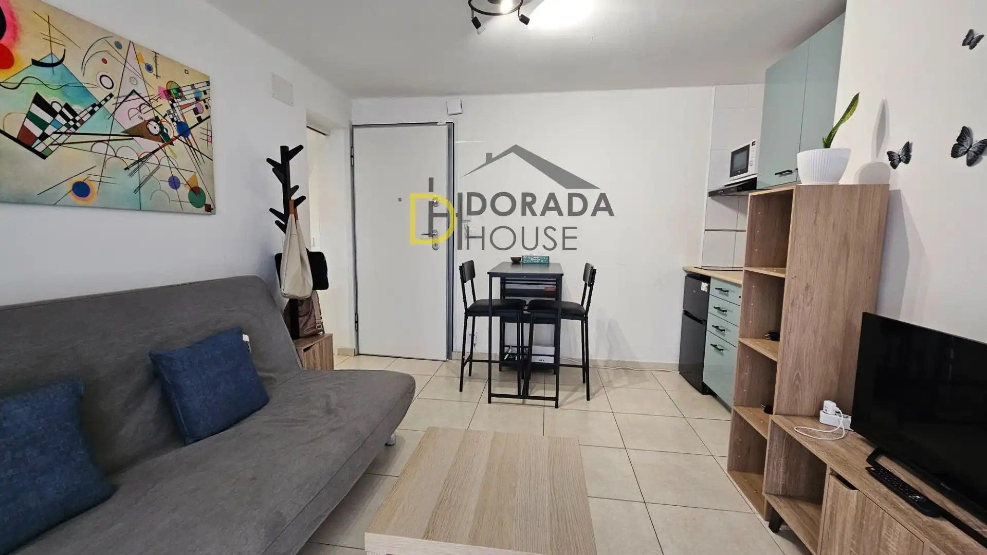 Sala d'estar de Estudi en venda en Salou amb Jardí privat, Terrassa i Moblat