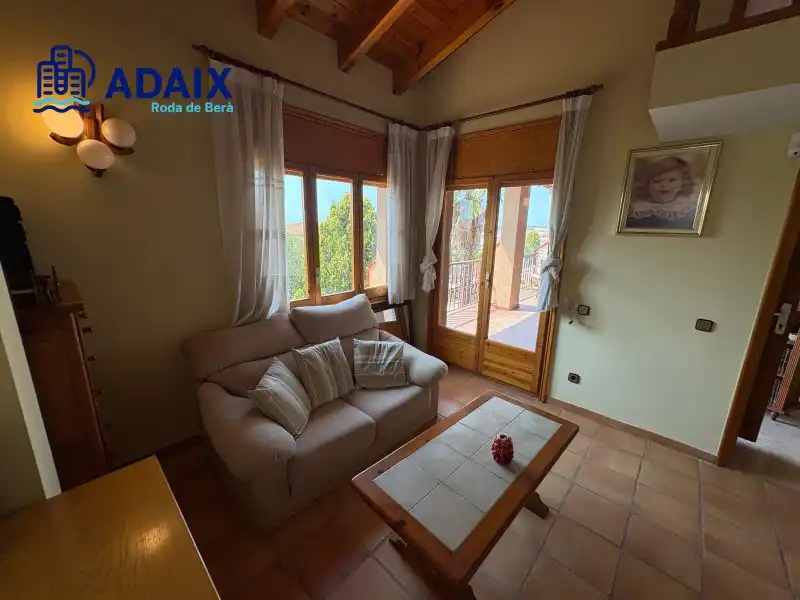 Sala de estar de Casa o chalet en venta en Roda de Berà con Terraza, Trastero y Horno