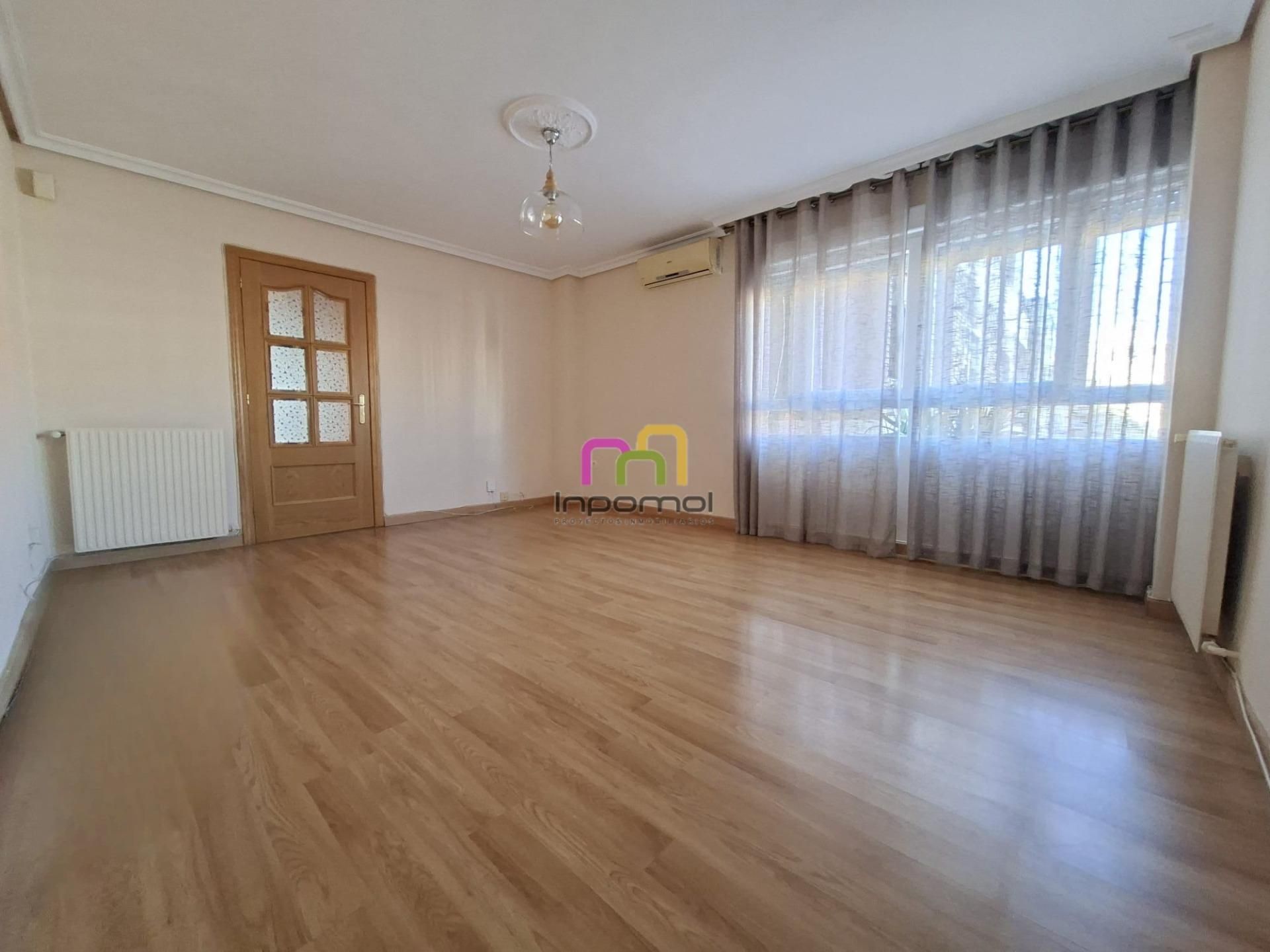Living room of Apartment to rent in Badajoz Capital  with Air Conditioner