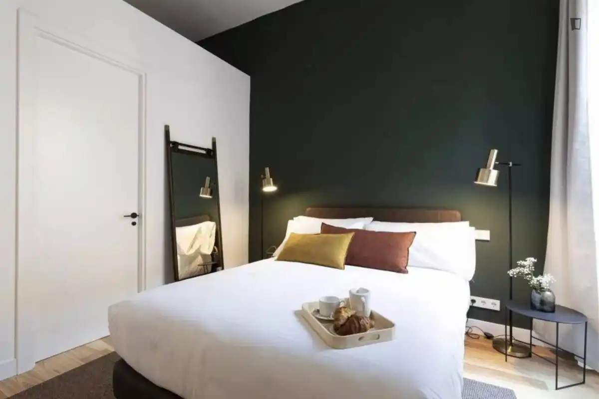 Study for rent in Cortes - Huertas