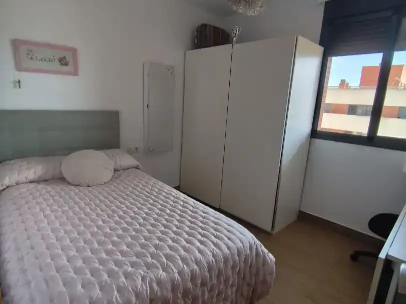 Dormitori de Pis en venda en  Huelva Capital amb Aire condicionat, Piscina i Balcó