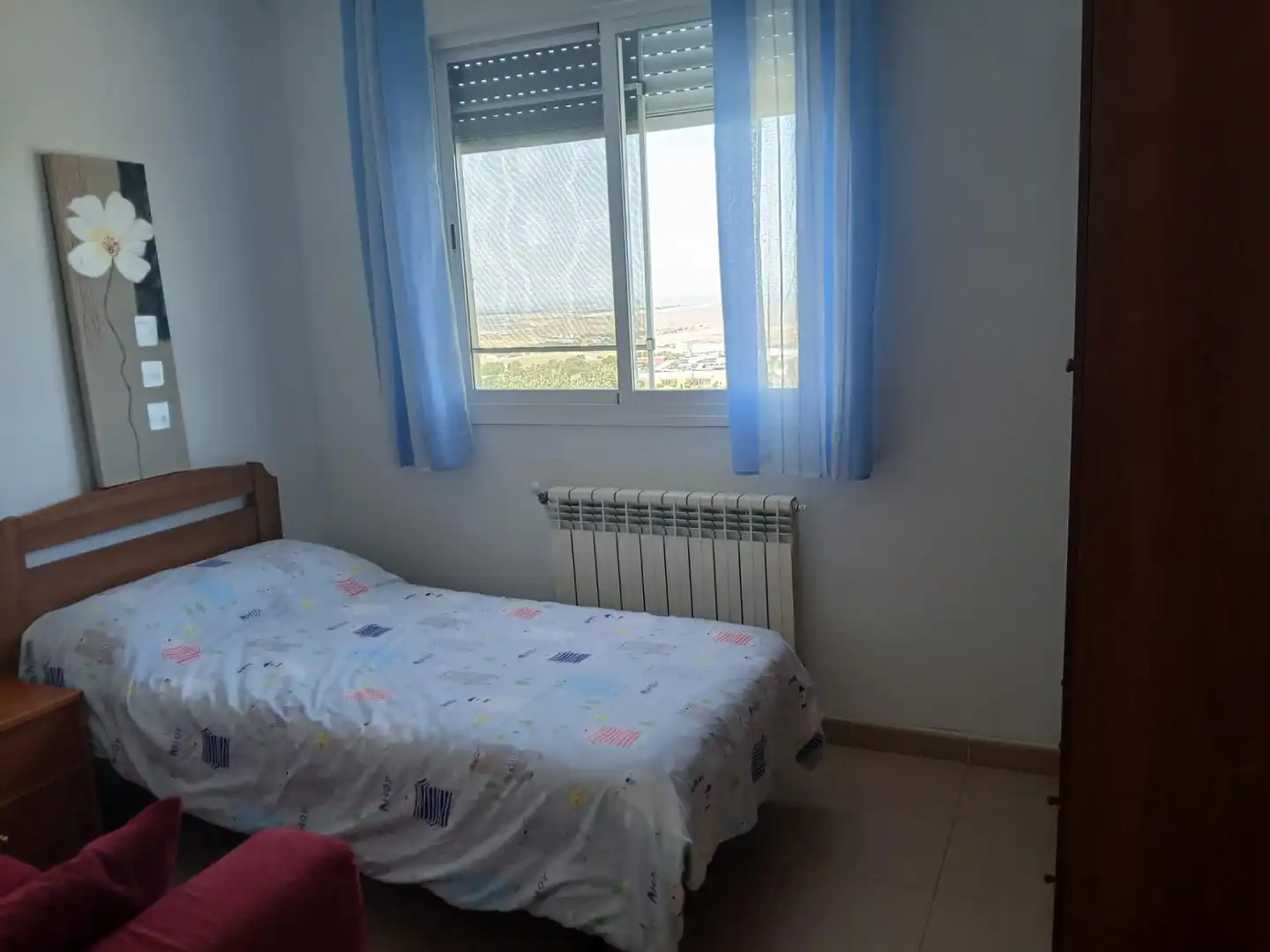 Habitación de Casa adosada en venta en Cáceres con Calefacción, Terraza y Balcón