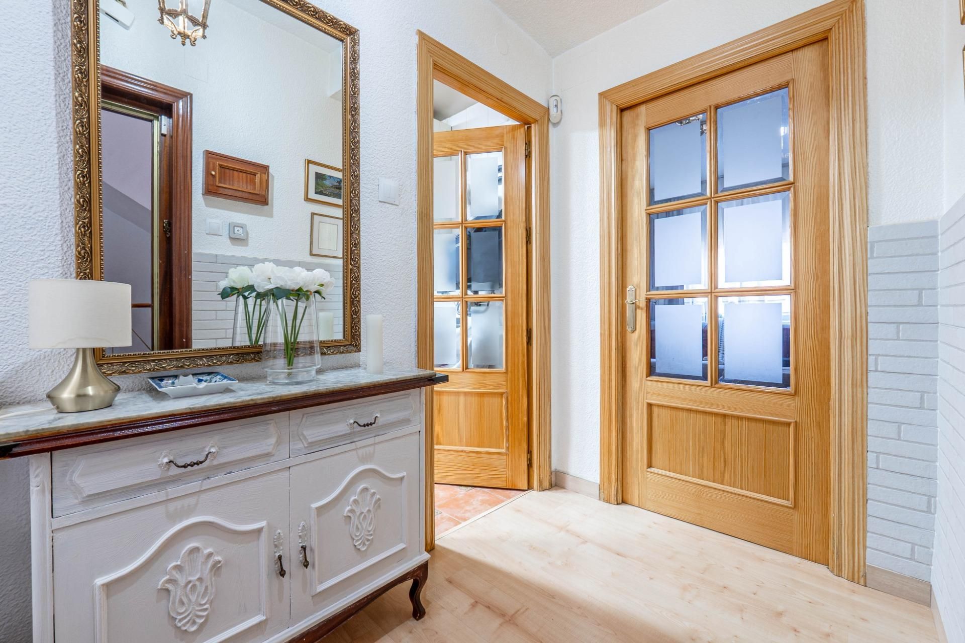 Flat for sale in  Granada Capital  with Air Conditioner and Heating