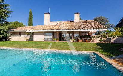 Exterior view of House or chalet for sale in Las Rozas de Madrid  with Air Conditioner, Terrace and Swimming Pool