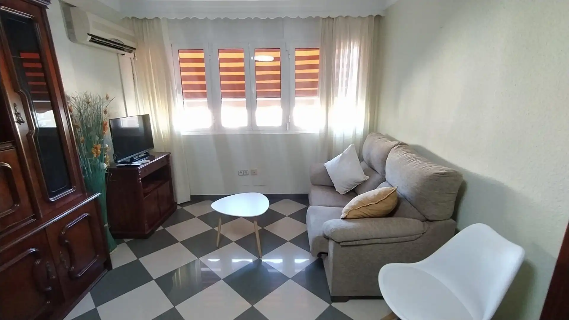 Sala de estar de Piso de alquiler en Málaga con Aire acondicionado y Amueblado