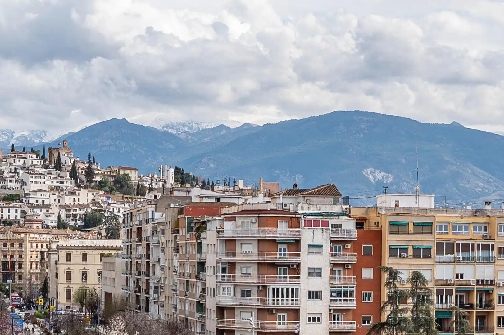 Vista exterior de Piso en venta en Granada con Terraza, Trastero y Balcón