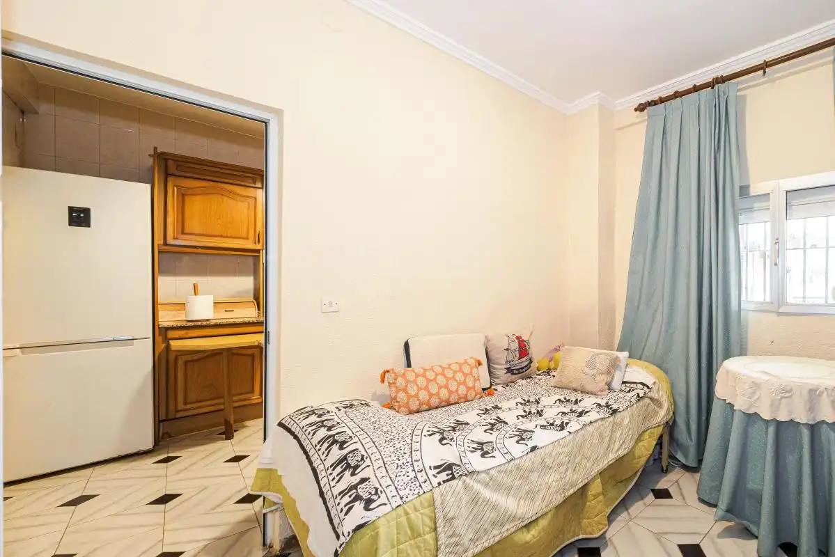 Dormitori de Casa adosada en venda en Sevilla amb Aire condicionat, Calefacció i Jardí privat