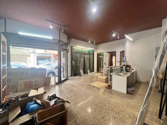 Local comercial en Alquiler en Fonts dels Capellans - Sagrada Família