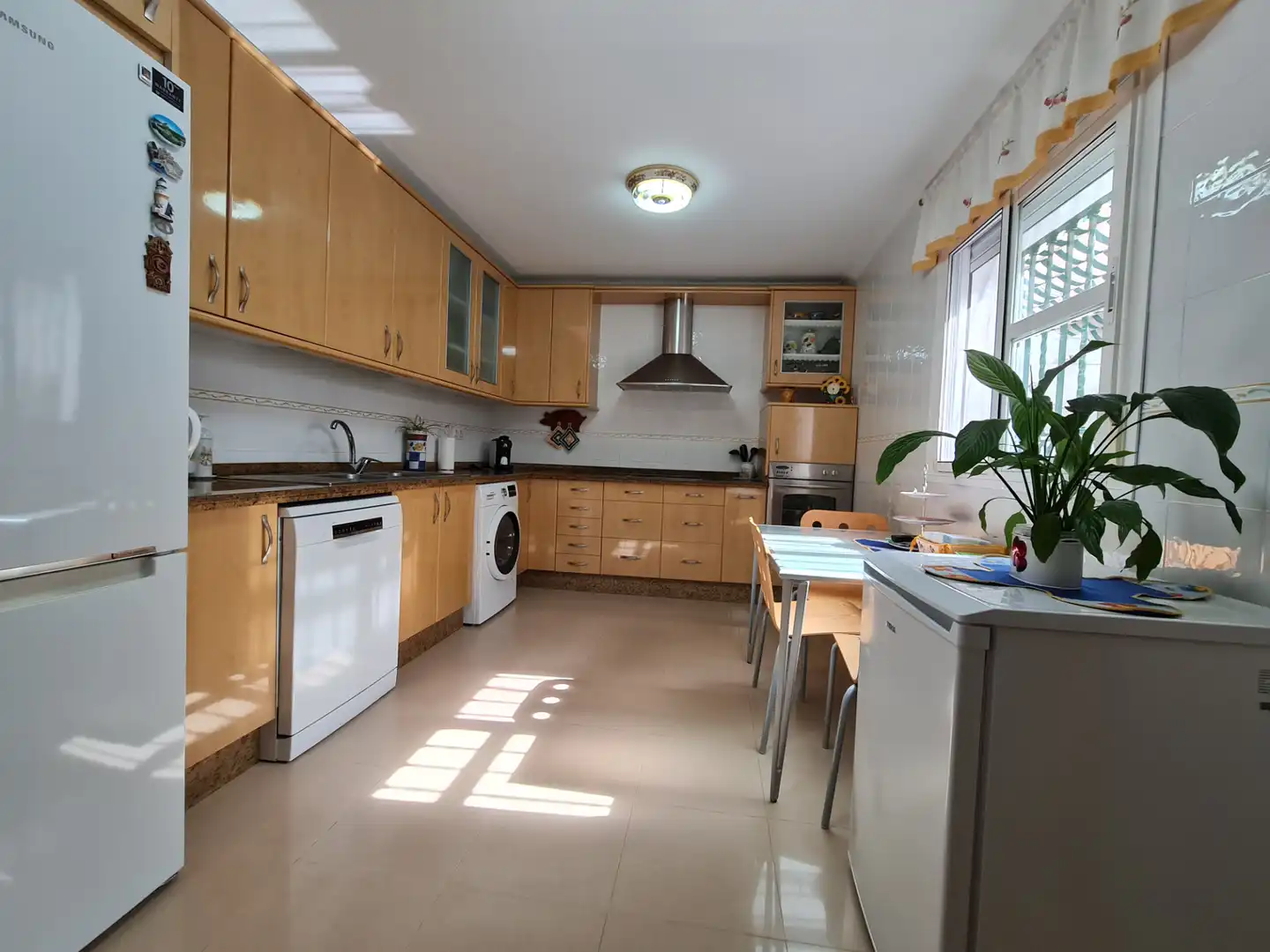 Kitchen of Houses for sale in Camas  with Air Conditioner, Terrace and Storage room