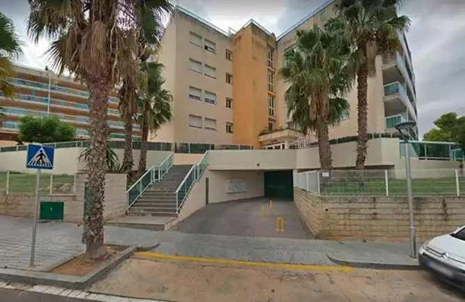 Außenansicht von Garage zum Verkauf in Salou