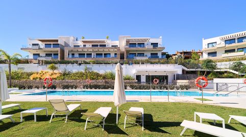 Foto 4 de Piso en venta en Benatalaya, Estepona