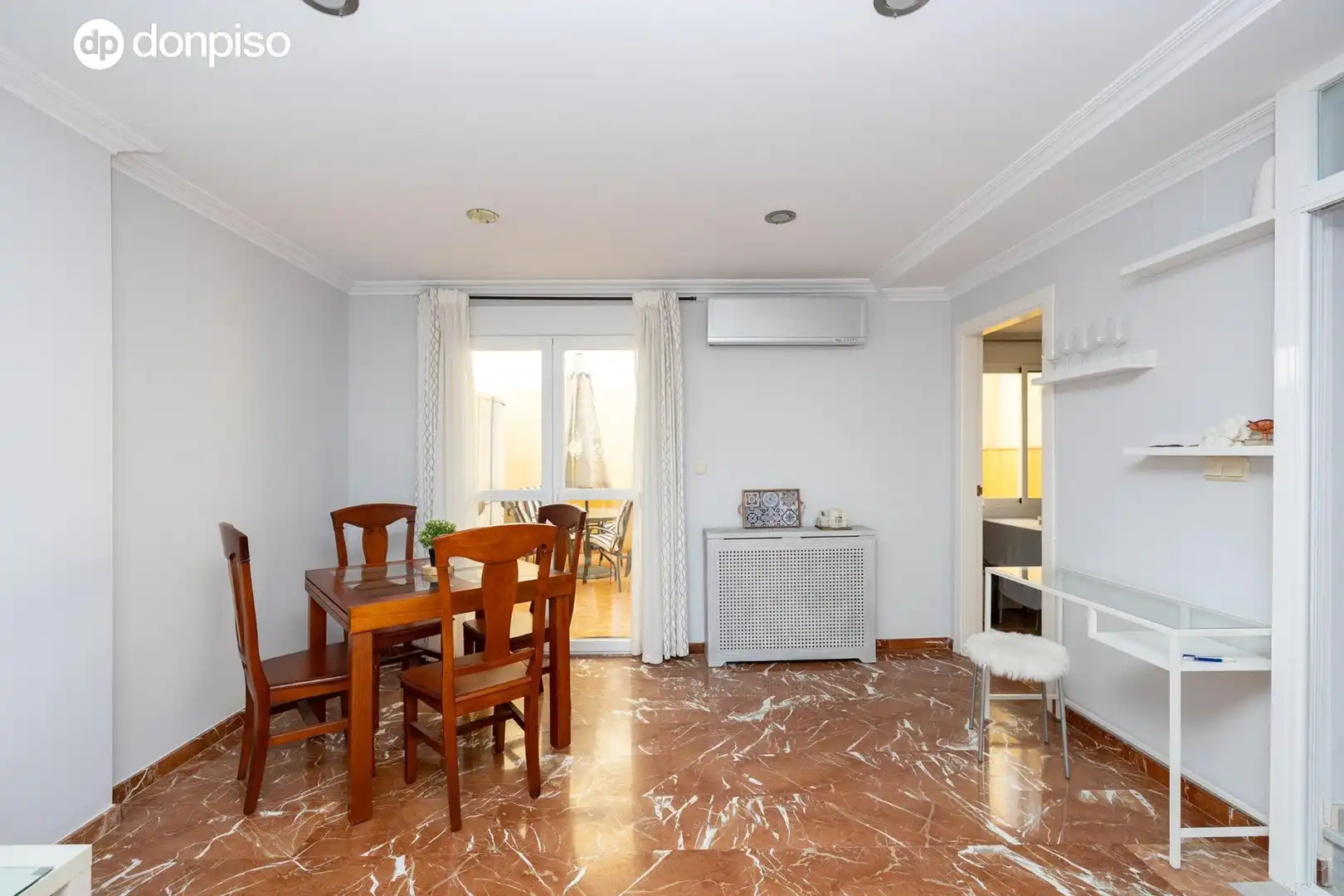 Casa aparellada amb terrassa en venda a MARIA PINET 10, imagen 11