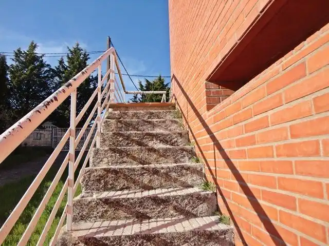 Vista exterior de Casa adosada en venta en Hontoria del Pinar con Calefacción, Terraza y Trastero