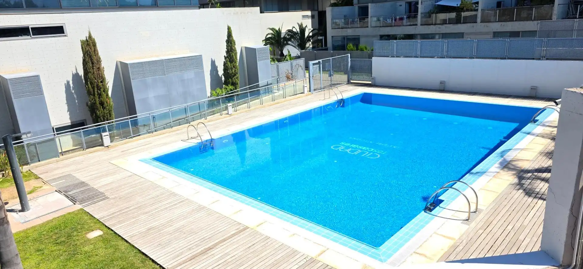 Piscina de Dúplex en venta en Valencia con Aire acondicionado, Terraza y Amueblado
