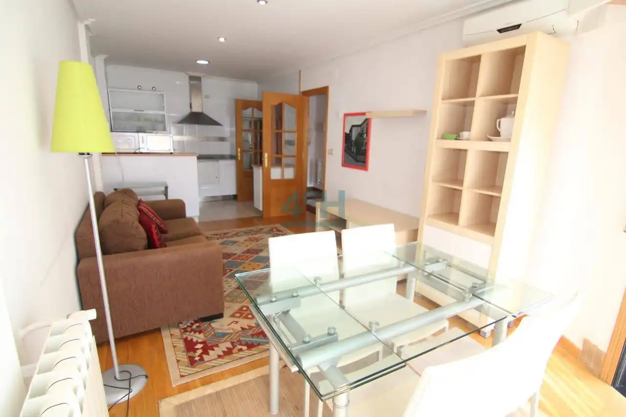 Living room of Study for rent in Ourense Capital   with Air Conditioner, Heating and Parquet flooring