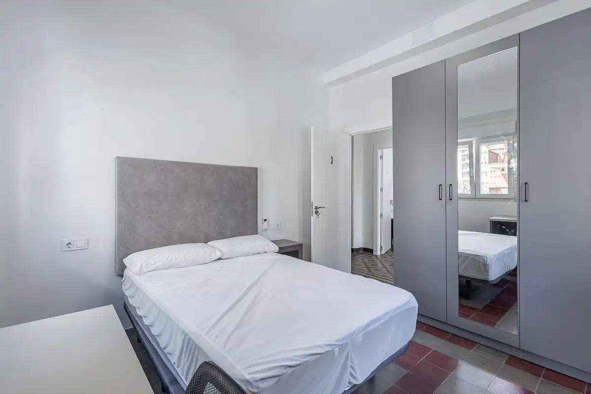 Habitación de Piso de alquiler en Granada con Aire acondicionado, Amueblado y Balcón