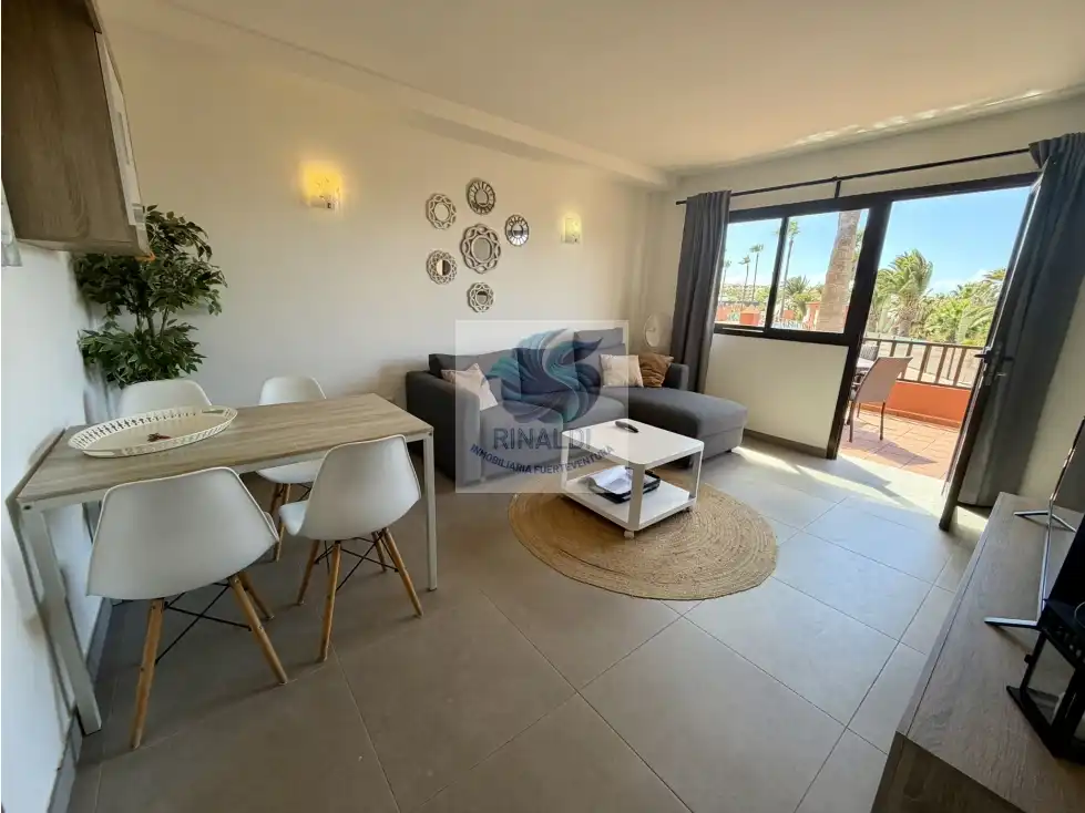 Sala de estar de Apartamento en venta en La Oliva con Terraza, Piscina y Amueblado