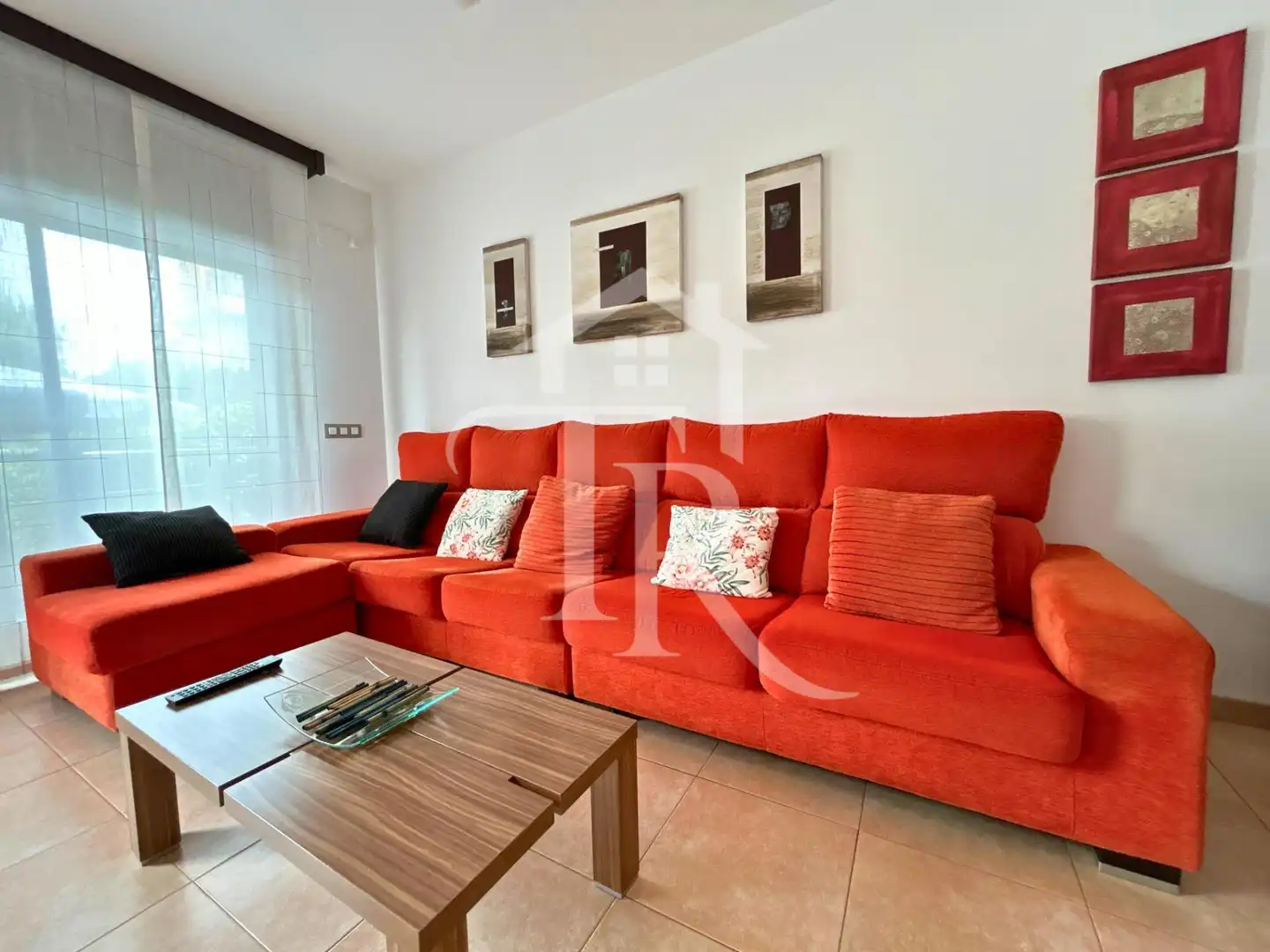 Sala d'estar de Casa adosada en venda en Roda de Berà amb Aire condicionat, Calefacció i Jardí privat