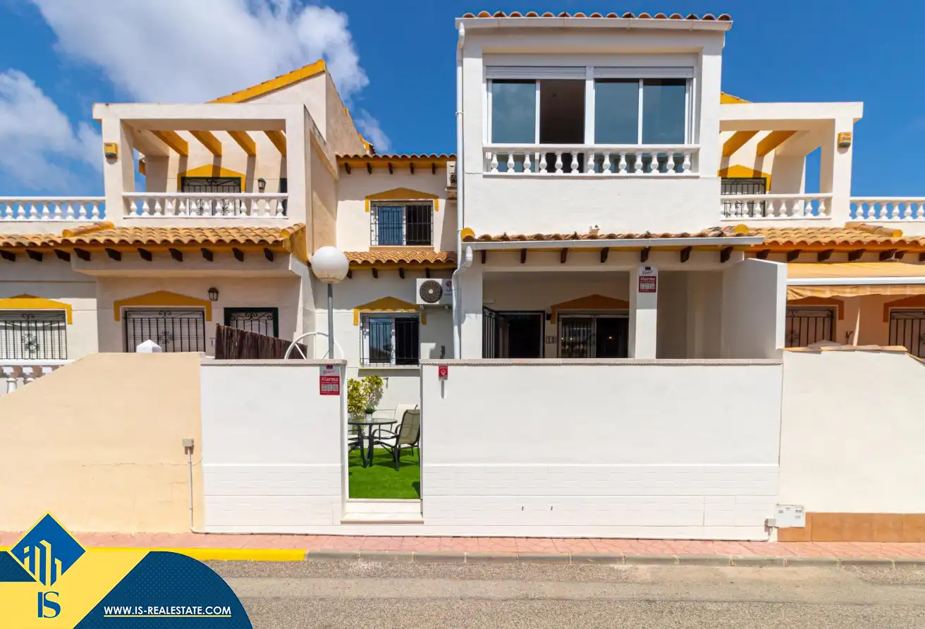Maison mitoyenne avec piscine à vendre à Orihuela Costa