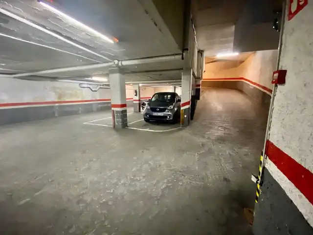 Einzelparkplatz zur Miete in Carrer d'Elkano 19, imagen 3