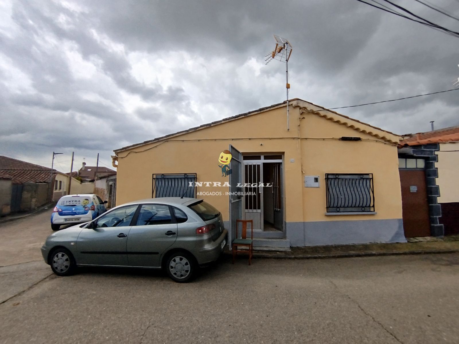 Vista exterior de Casa o xalet en venda en Cabrillas amb Moblat