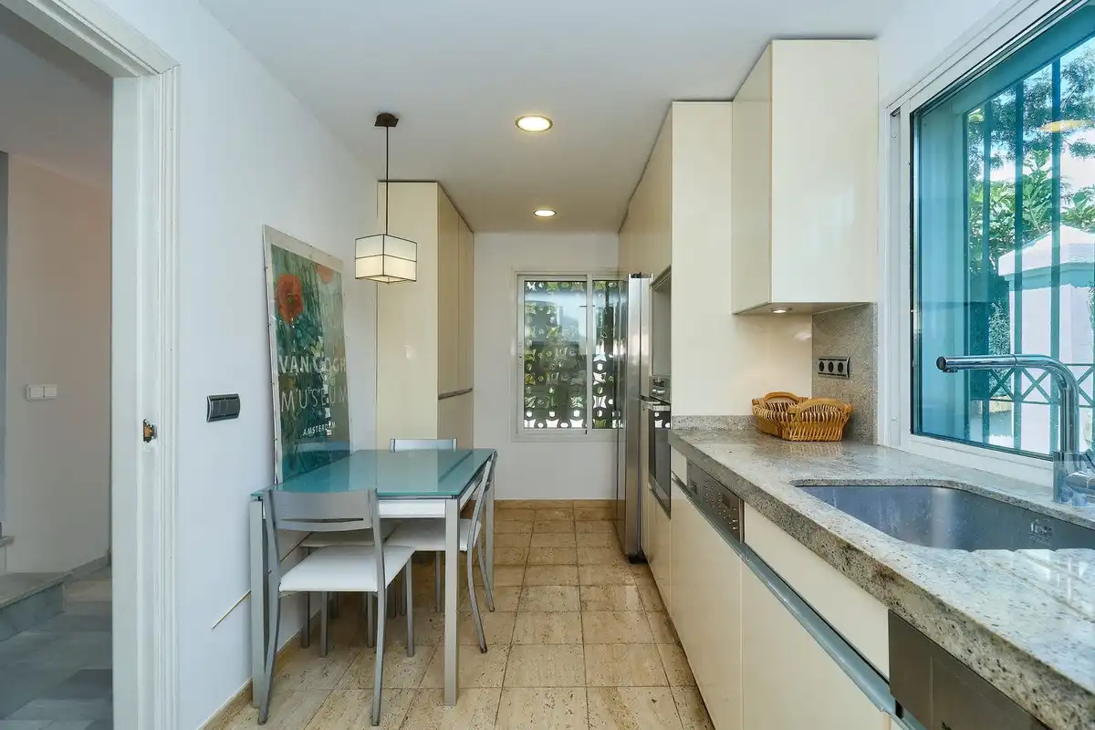 Cocina de Casa adosada en venta en Marbella con Aire acondicionado, Jardín privado y Terraza