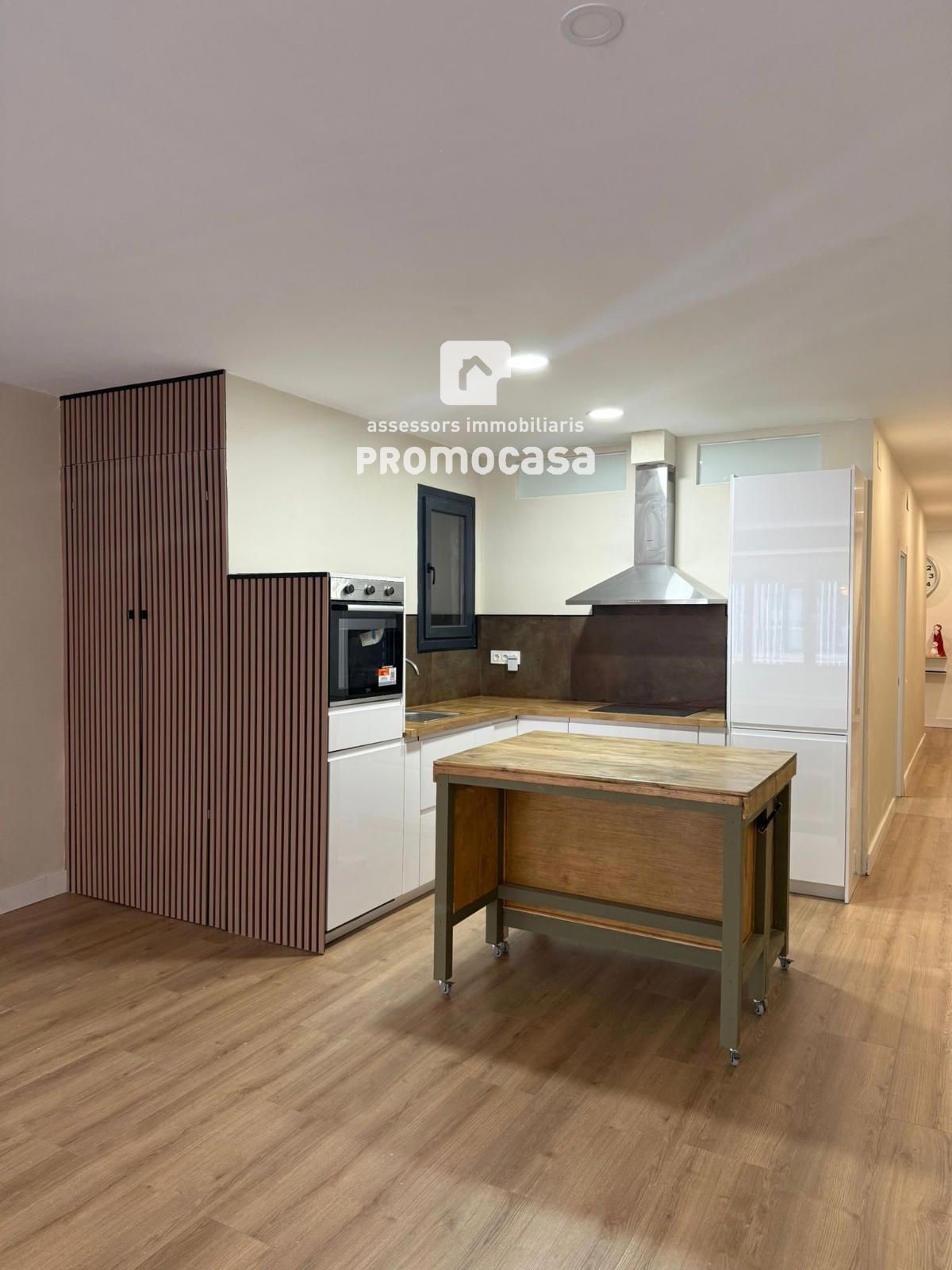 Cuina de Pis de lloguer en Sabadell amb Aire condicionat, Forn i Rentadora