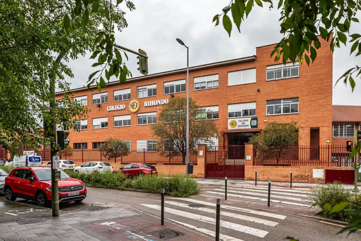 Außenansicht von Gebäude zum Verkauf in Alcorcón