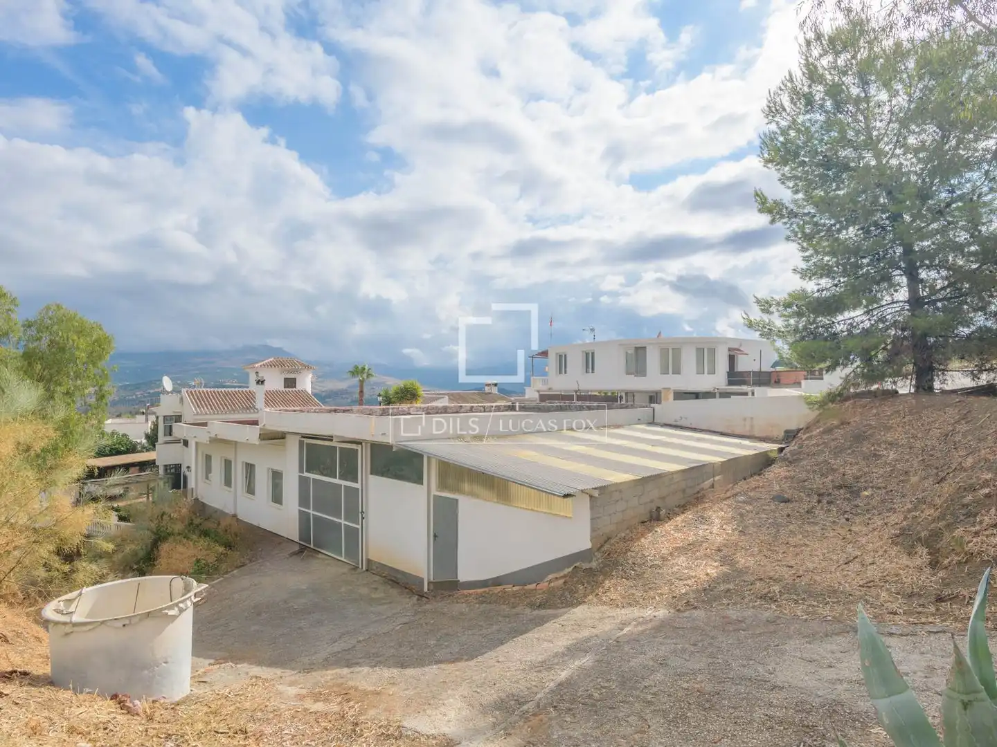 Vista exterior de Finca rústica en venda en Viñuela amb Jardí privat i Piscina