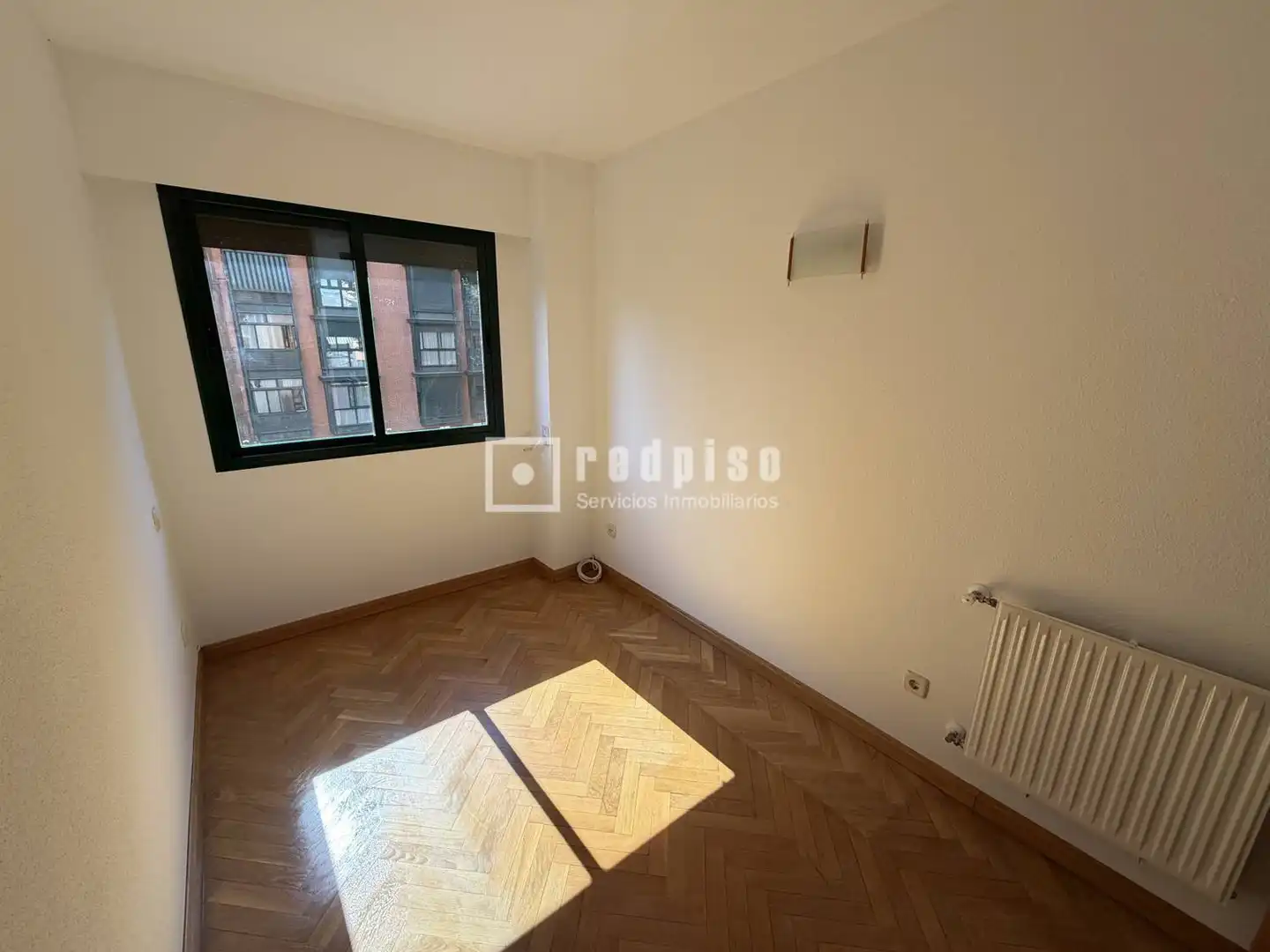 Habitación de Piso en venta en Madrid con Aire acondicionado, Calefacción y Jardín privado