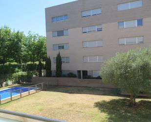 Exterior view of Flat to rent in Girona Capital  with Air Conditioner, Swimming Pool and Balcony