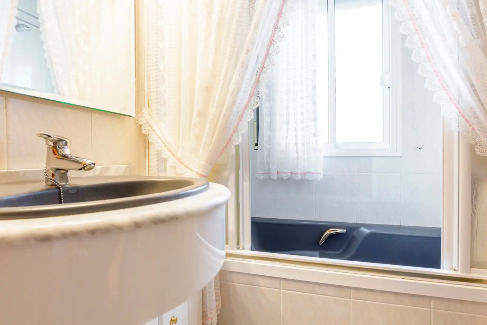 Bathroom of Flat for sale in Zaragoza  with Air Conditioner, Terrace and Storage room