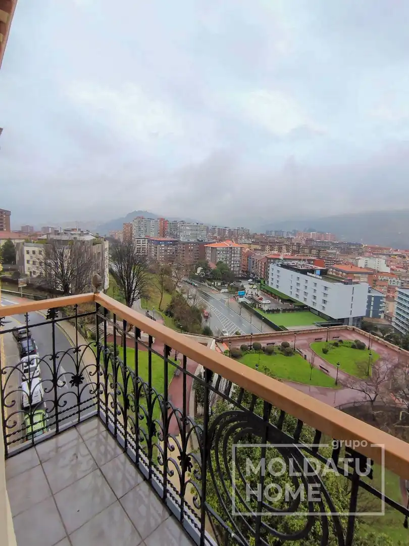 Vista exterior de Pis en venda en Bilbao  amb Aire condicionat, Calefacció i Traster