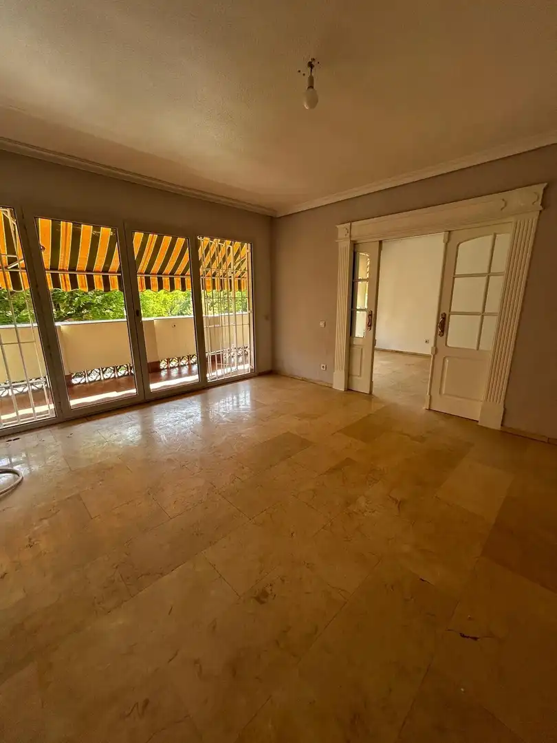 Sala de estar de Piso de alquiler en Córdoba con Aire acondicionado, Jardín privado y Piscina comunitaria
