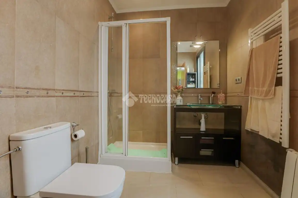 Bathroom of Flat for sale in Terrassa  with Air Conditioner, Heating and Terrace