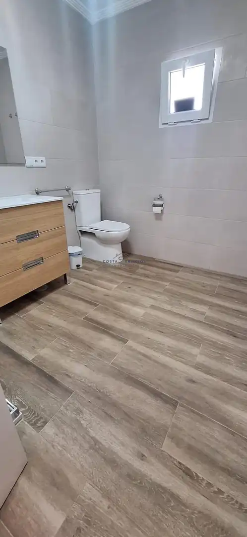 Bany de Finca rústica en venda en Gibraleón amb Aire condicionat, Terrassa i Piscina