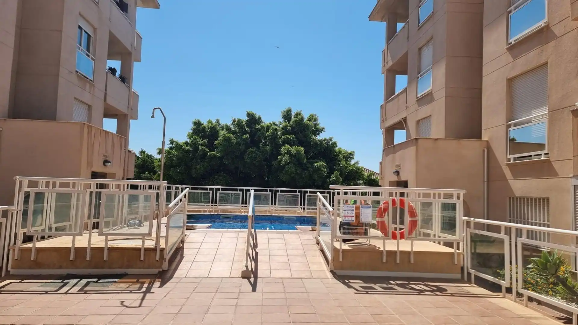 Piscina de Apartament en venda en Roquetas de Mar amb Aire condicionat, Parquet i Terrassa