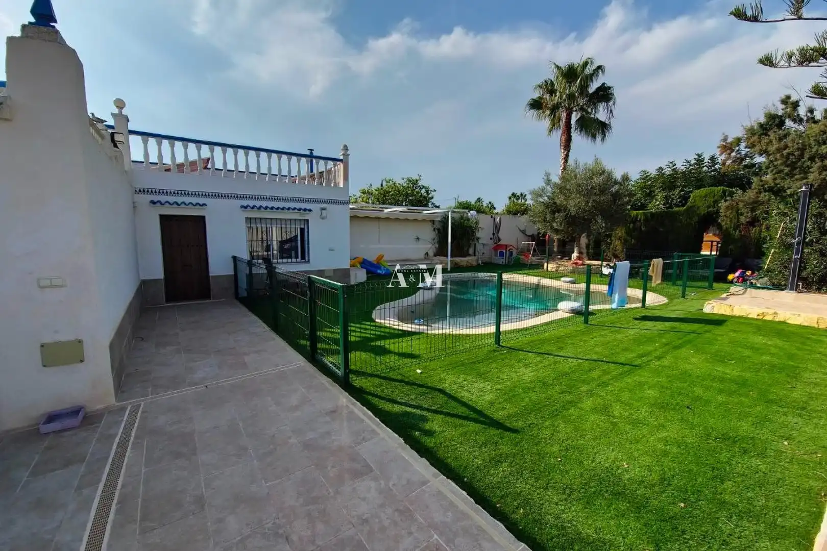 Piscina de Casa adosada de lloguer en Los Montesinos amb Aire condicionat, Calefacció i Jardí privat