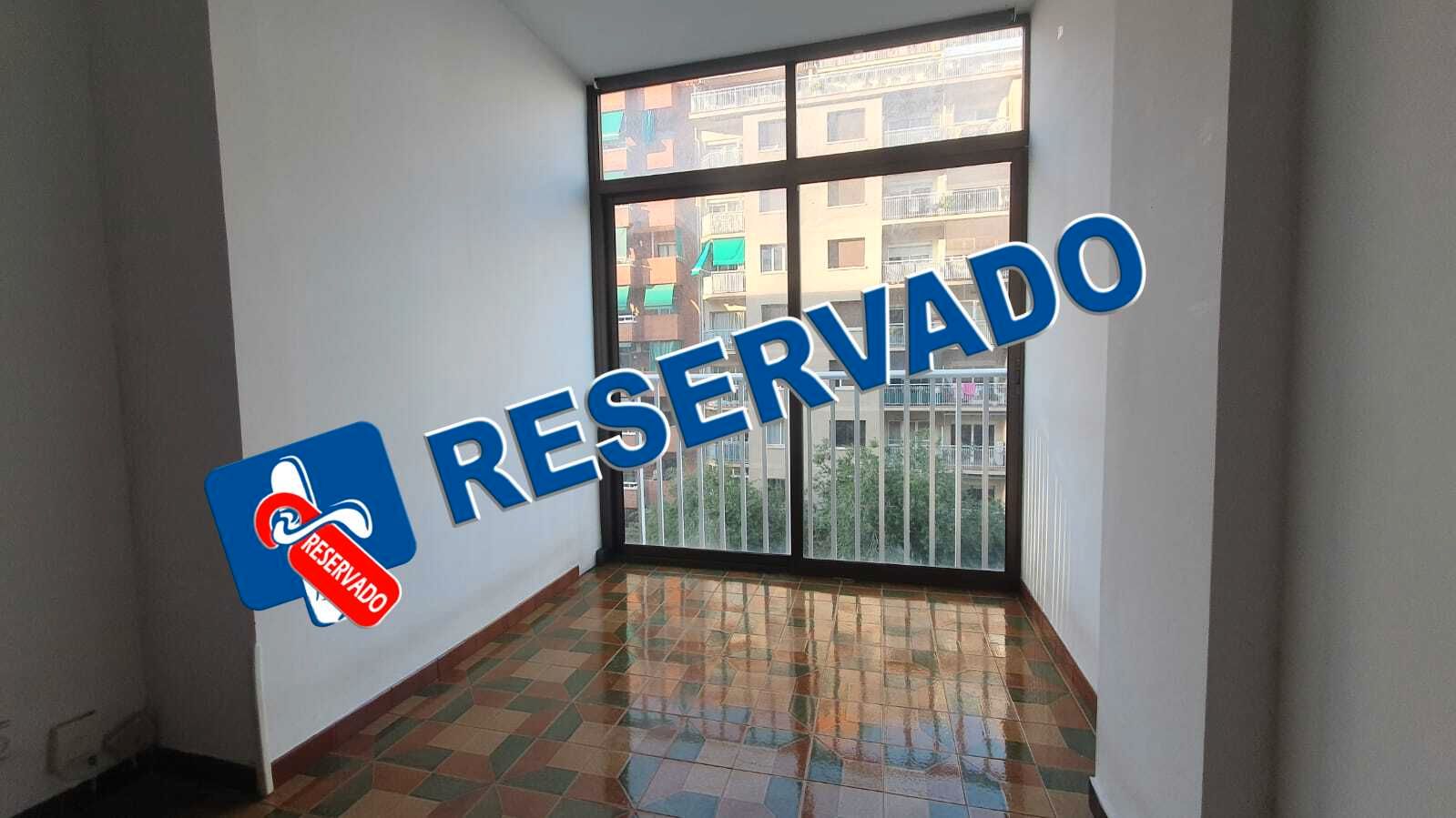 Habitación de Piso en venta en  Barcelona Capital con Balcón