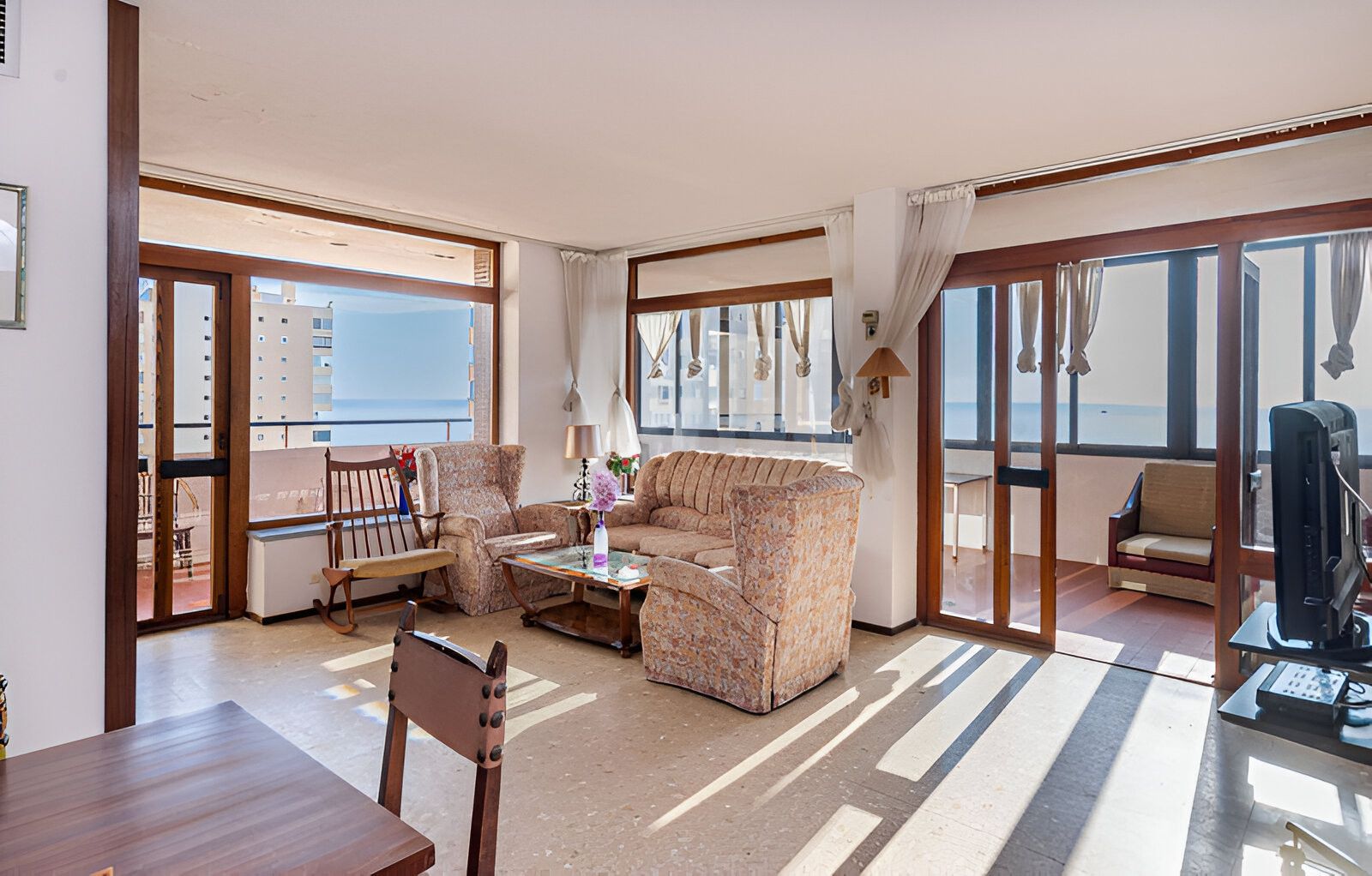 Sala d'estar de Apartament en venda en Torremolinos amb Calefacció, Terrassa i Piscina