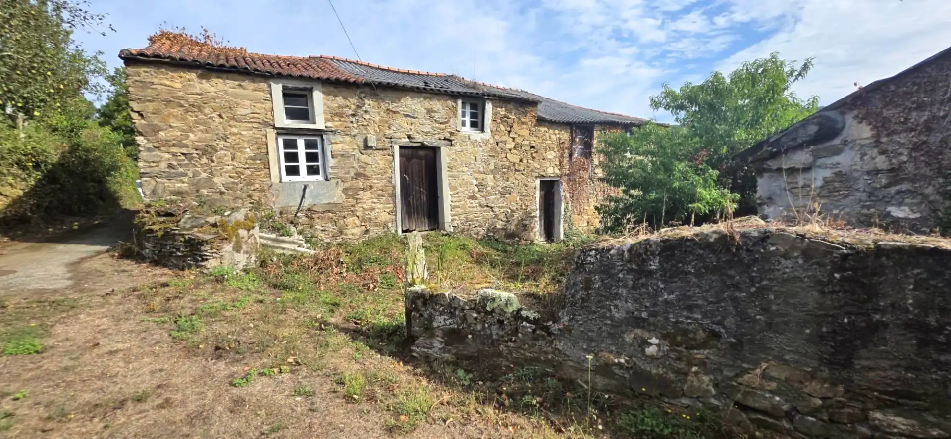 Vista exterior de Finca rústica en venda en Valdoviño amb Jardí privat
