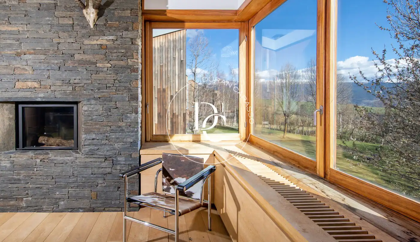 Sala d'estar de Casa o xalet en venda en Guils de Cerdanya amb Calefacció, Jardí privat i Terrassa