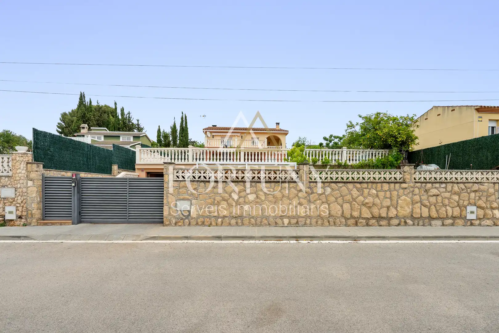 Vista exterior de Casa o xalet en venda en El Catllar  amb Aire condicionat, Piscina i Balcó