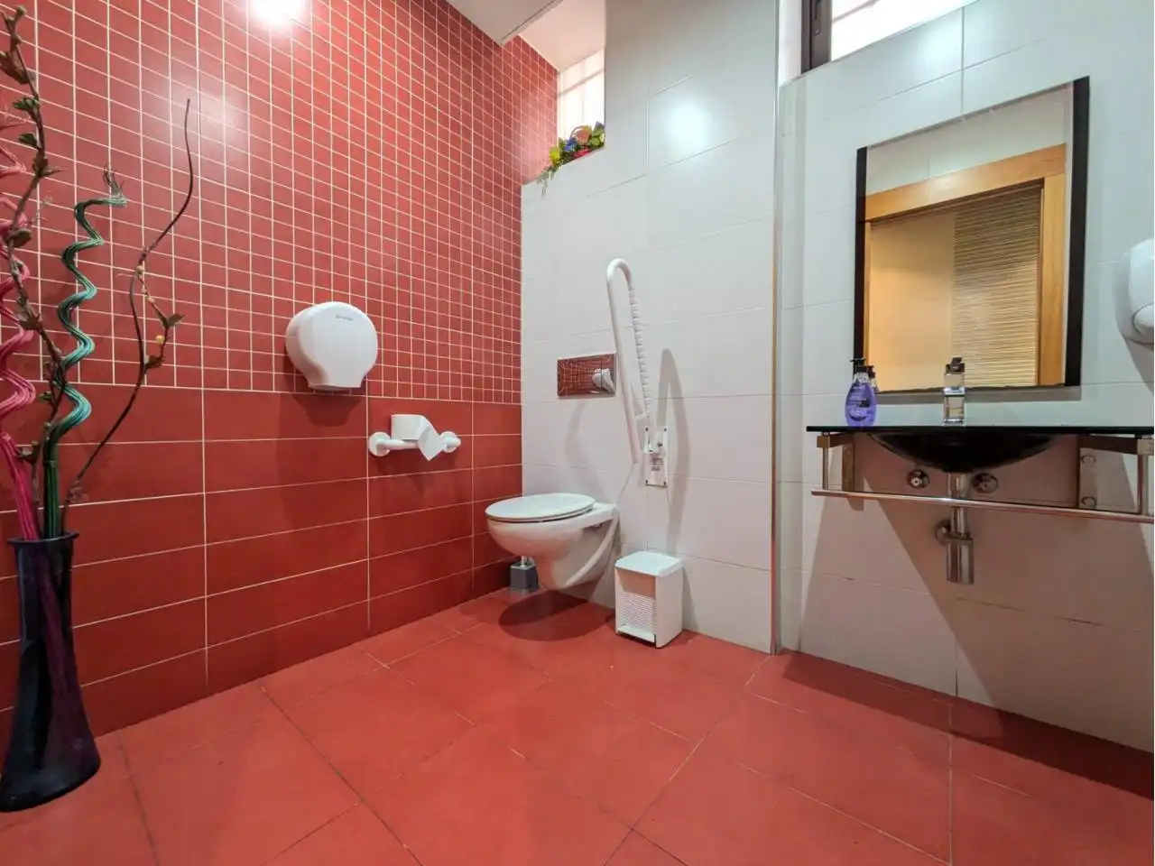 Baño de Local en venta en Sant Quintí de Mediona con Alarma